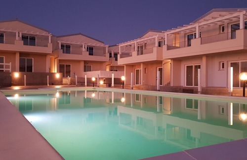 Viddalba Apartment | Brand new two-story apartment in residence with pool, equipped with washing machine