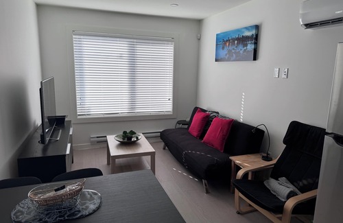 Sunset House | Brand New Unit. Centrally located 15 min to downtown 10 min to YVR airport.
