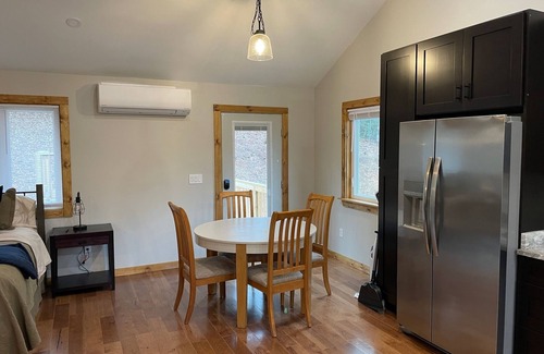 Hendersonville Apartment | Brand new, well appointed detached garage with a Loft, privacy and views!