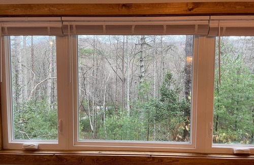 Hendersonville Apartment | Brand new, well appointed detached garage with a Loft, privacy and views!