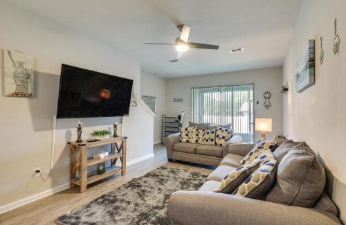 Seffner Community Alliance House | Brandon Duplex with Screened-In Porch and Pool Table!