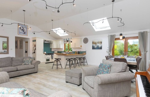 Saint Breward Cottage | BRANOCK, TOR DOWN QUARRY, pet friendly, with hot tub in St Breward