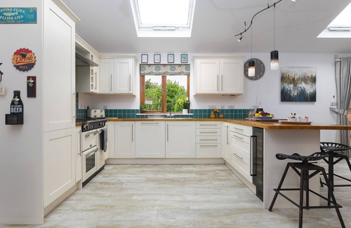Saint Breward Cottage | BRANOCK, TOR DOWN QUARRY, pet friendly, with hot tub in St Breward