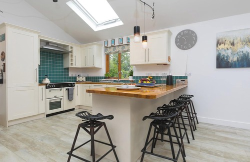 Saint Breward Cottage | BRANOCK, TOR DOWN QUARRY, pet friendly, with hot tub in St Breward