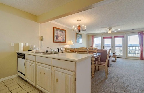 Indian Point Apartment | Branson Condo on Table Rock Lake with Pool and WiFI near Silver Dollar City
