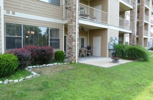 Hollister Condo | Branson's Greatest Lake Front Condo at Emerald Pointe, 2bd, 2BA on 3rd Floor