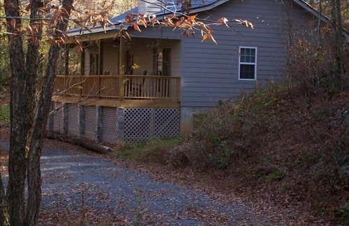 Brasstown Cabin | Brasstown Creek House-3 Mi. from John C. Campbell Folk School