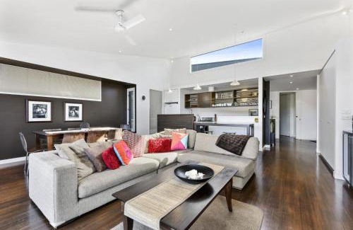 Lorne House | Breakers 12
