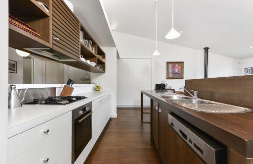 Lorne House | Breakers 12