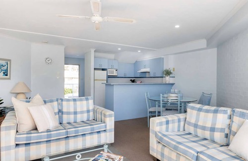 Mollymook Apartment | Breakers 2 - Beautiful bright apartment 50m to the sand