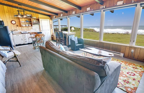 Yachats House | Breakers - Ocean Front in downtown Yachats