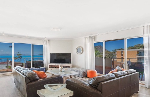 Shoal Bay Apartment | Breakwater Apartment 205 - Shoal Bay Views for miles