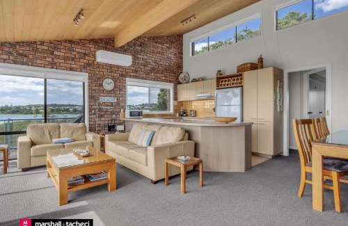 Bermagui House | Breakwater Unit 4 Beachfront Bermagui