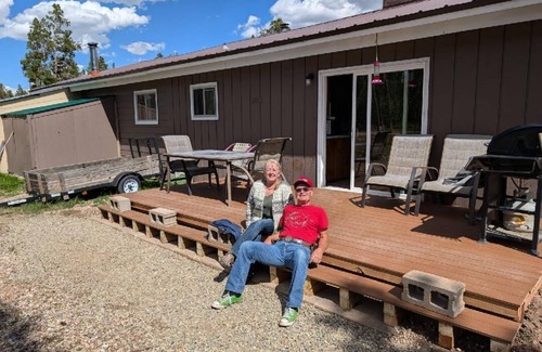 Foxpark House | Breath in the crisp mountain air and share the beauty with your entire group!