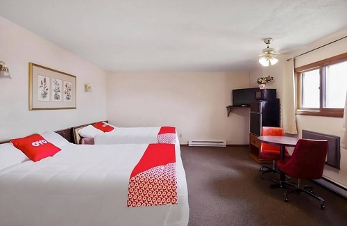 Cheyenne Wells House | Breath of Fresh Air! 2 Convenient Units, Pets Allowed, Free Parking