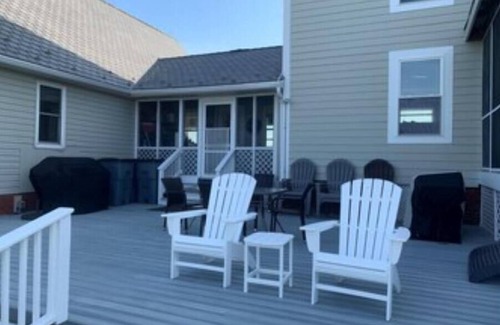 Upper Fairmount House | Breath-Taking Family Retreat On The Water!