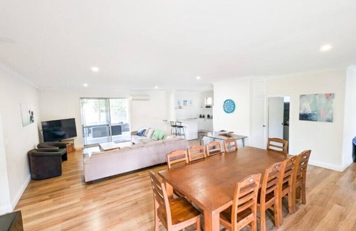 Lancelin House | Breathe Ezy - Welcome to Breathe Ezy, a spacious 7-bedroom home