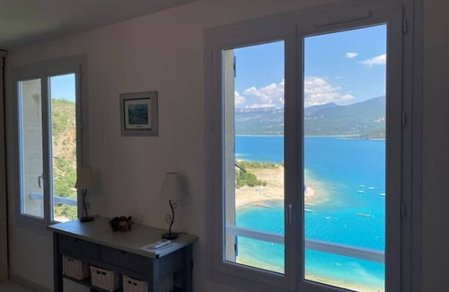 Sainte-Croix-du-Verdon House | Breathtaking view of the lake. La View" house