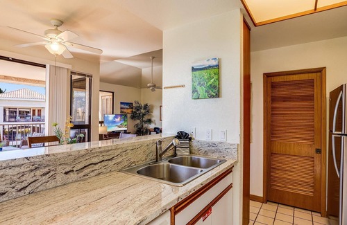 Waikoloa Condo | Breathtaking Mountain Views Beach Walk Condo w/Marble Bath