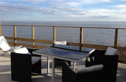 Meschers-sur-Gironde Apartment | Breathtaking sea view house with quiet terrace