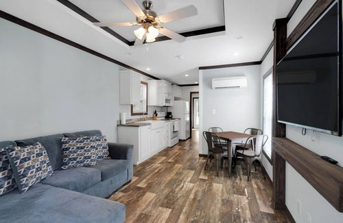 Jamestown Cabin | Breathtaking 1-Bedroom Tiny Home 1/2 Mile from Marina and Boat Ramp #418!