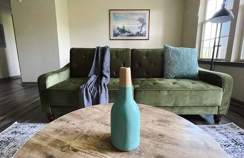 Ferndale House | Breathtaking 1BD/1BA w/Balcony + Gym - Little Rock