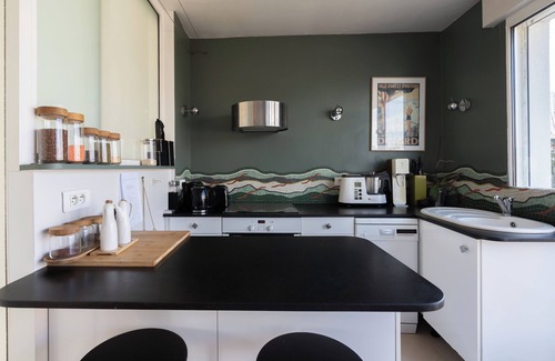 Combat Apartment | Breathtaking 2BR – Buttes Chaumont & Terraces