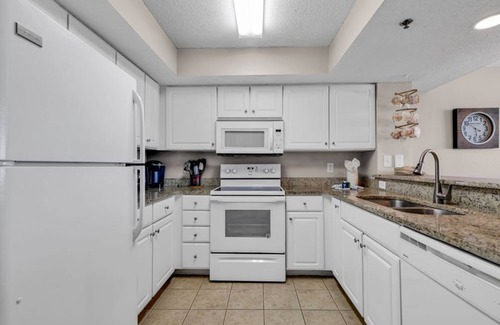 Myrtle Beach Condo | Breathtaking 2BR Condo w Floor-to-Ceiling Windows Overlooking Ocean