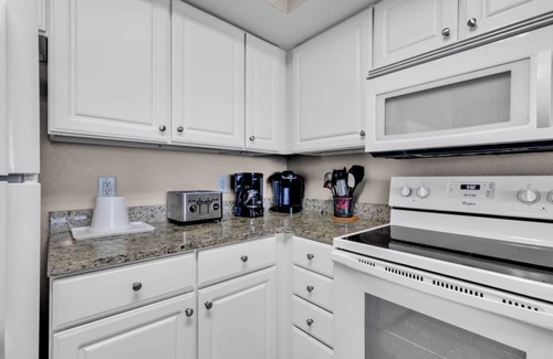 Myrtle Beach Condo | Breathtaking 2BR Condo w Floor-to-Ceiling Windows Overlooking Ocean