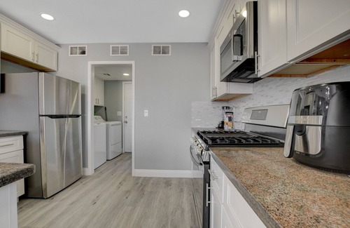 Paradise Valley House | Breathtaking 3 Br/2.5 Bath estate ONLY 1 Exit from the Las Vegas Strip &Airport