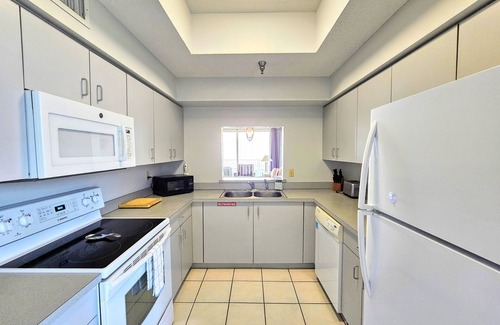 Palm Coast Condo | 🌴Breathtaking 5th Floor Ocean Views. Corner unit🌅Wraparound Balcony! 🏊‍♀️3 Pools