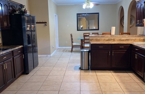 Southaven House | Breathtaking 8 BR Retreat with Private Pool, Lake View, & Expansive Backyard.