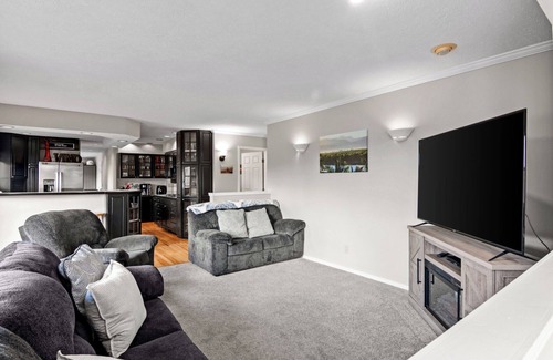 Benzonia House | Breathtaking Bobcat Pines