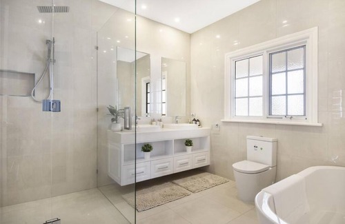 Lyonville House | Breathtaking Eaglemont