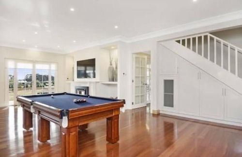 Lyonville House | Breathtaking Eaglemont
