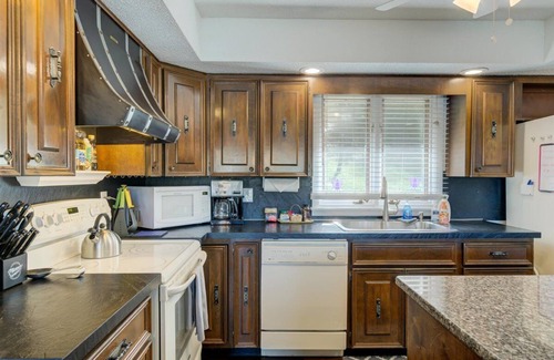 Ashley Oaks House | Breathtaking Lake View w/Pool Nearby!- Knoxville/Oak Ridge