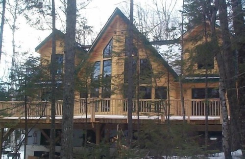 Rockwood House | Breathtaking Log Home Getaway on Kineo