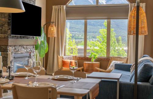 Canmore Apartment | Breathtaking Luxury 3Bd Penthouse Pool and Hot Tub