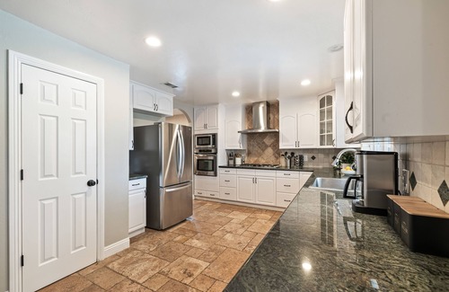 Temecula House | Breathtaking Meadows by AvantStay | Pool, Pickleball, Firepit | Group Escape