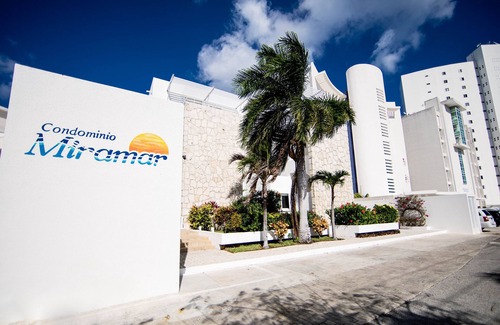 Zona Hotelera Norte Condo | Breathtaking Modern North Beachfront 2BR, Walk2Town Snorkeling best North Coast