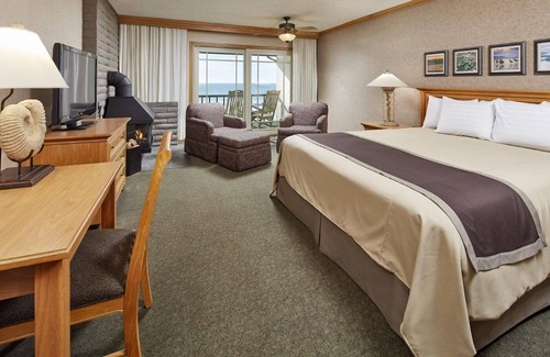 San Simeon Hotel | Breathtaking Ocean Views | Premium King w/Beach Access & Fire Pits