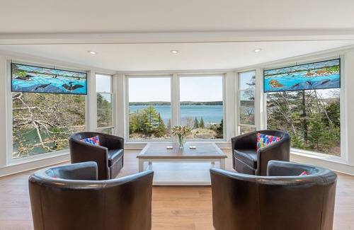 Harpswell Cottage | Breathtaking Oceanfront Views with Deep-Water Dock and Mooring