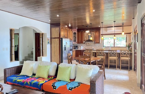 Ballena House | Breathtaking OceanView, mins to the Beach, 3 Master Suites, Luxury Home NEW POOL