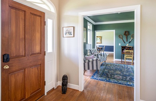 Round Hill House | Breathtaking private retreat near Est. Wineries & Breweries