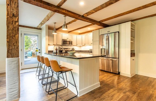 Bridgewater Apartment | Breathtaking Riverfront Farmhouse w/Mountain Views