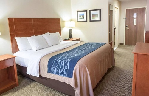 Augusta House | Breathtaking Rm for Luxurious Stay! Free Wi-Fi