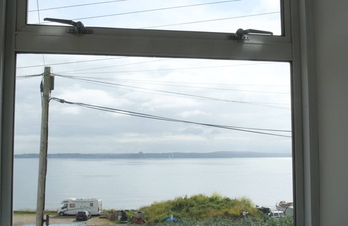 Newlyn Cottage | Breathtaking sea views, parking, beaches. your ideal home away from home.
