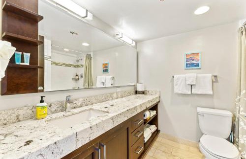 Waikiki Apartment | Breathtaking Studio Ocean Views! Pool! Beach!