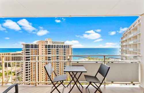 Waikiki Apartment | Breathtaking Studio Ocean Views! Pool! Beach!
