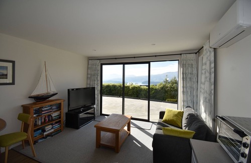 Governors Bay Apartment | Breathtaking views of Governors Bay! Apartment only 15 mins to Christchurch